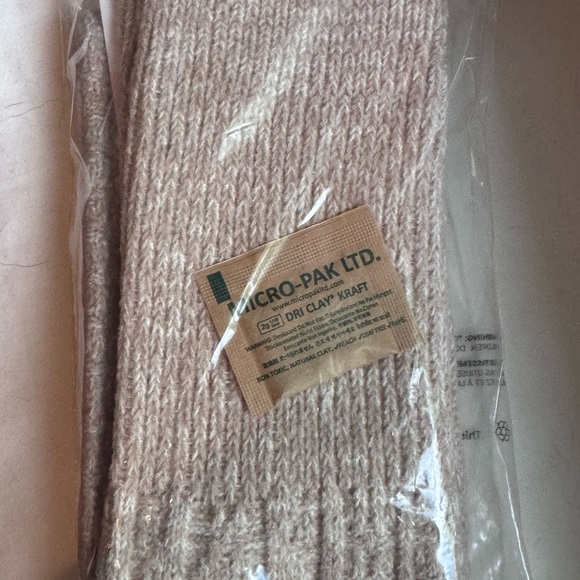 🧦 The One of A Kind Pudus Sweater Cozy Socks - Picture 11 of 13